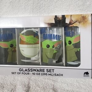 Star Wars Green and Gray Baby Yoda Glass Set